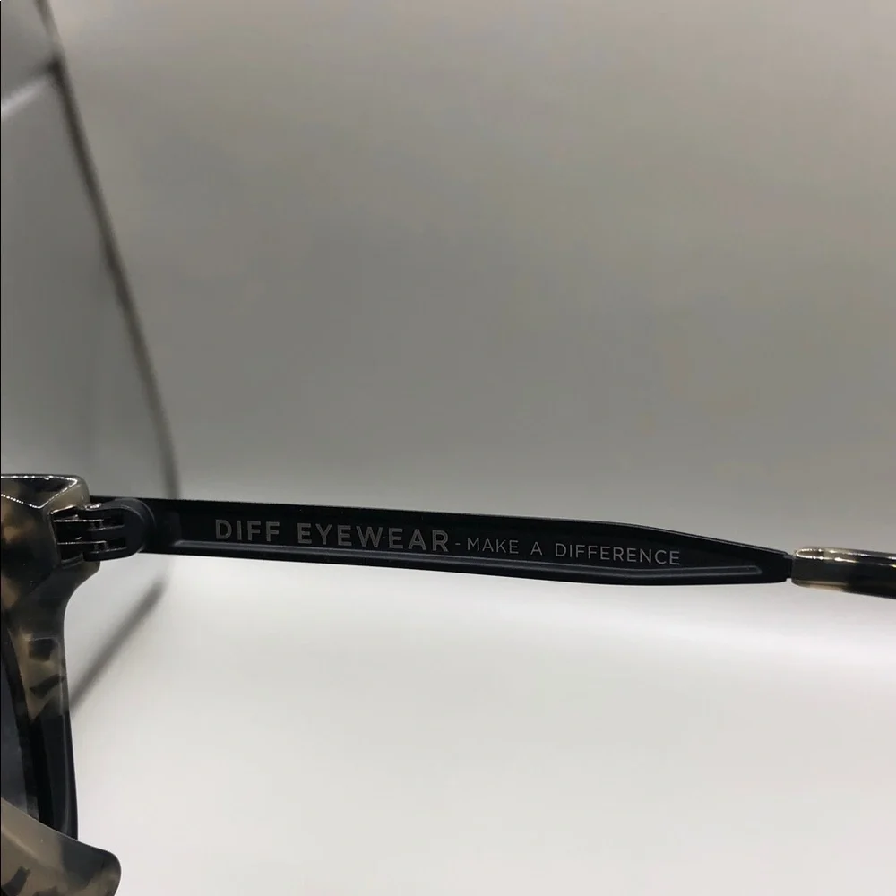 Diff Eyewear Bella Polarized Sunglasses Tortoise Black Fade Semi Oversized.